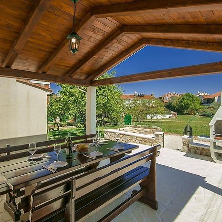 Charming Beachfront Holiday Home In Porec Ruang foto