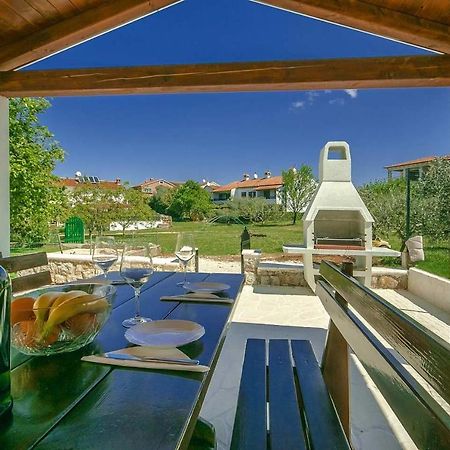 Charming Beachfront Holiday Home In Porec Bagian luar foto