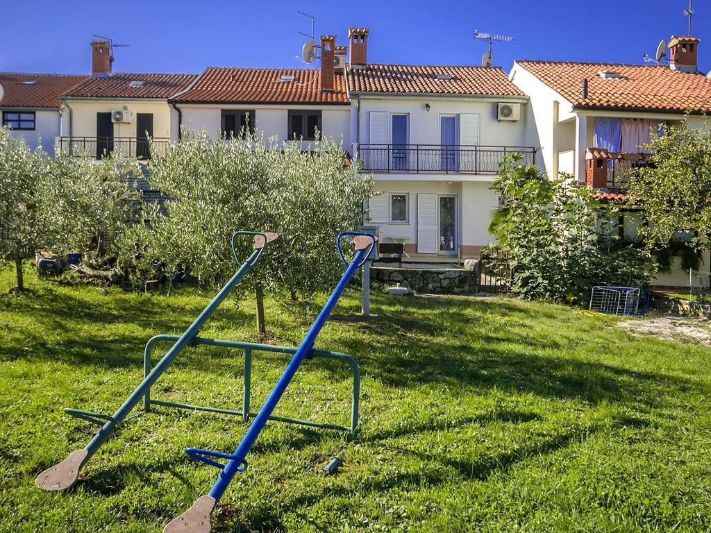 Charming Beachfront Holiday Home In Porec Bagian luar foto