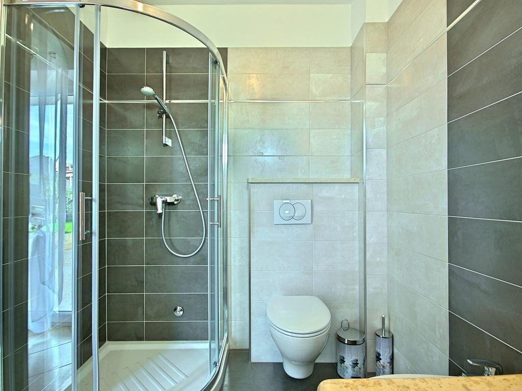 Charming Beachfront Holiday Home In Porec Bagian luar foto
