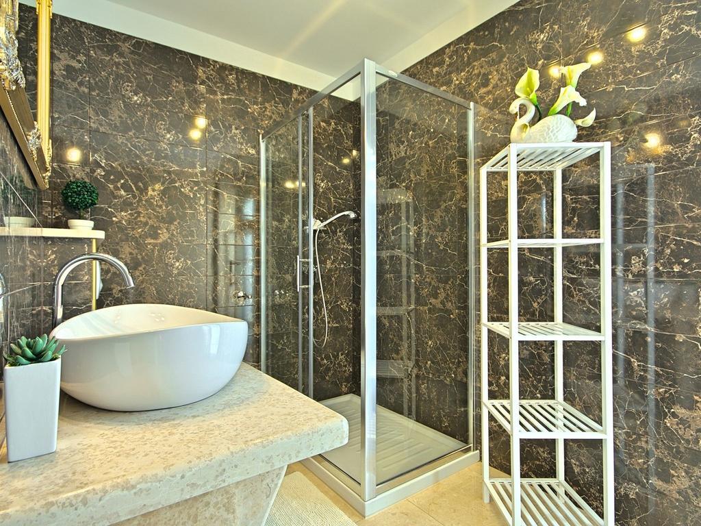 Charming Beachfront Holiday Home In Porec Bagian luar foto