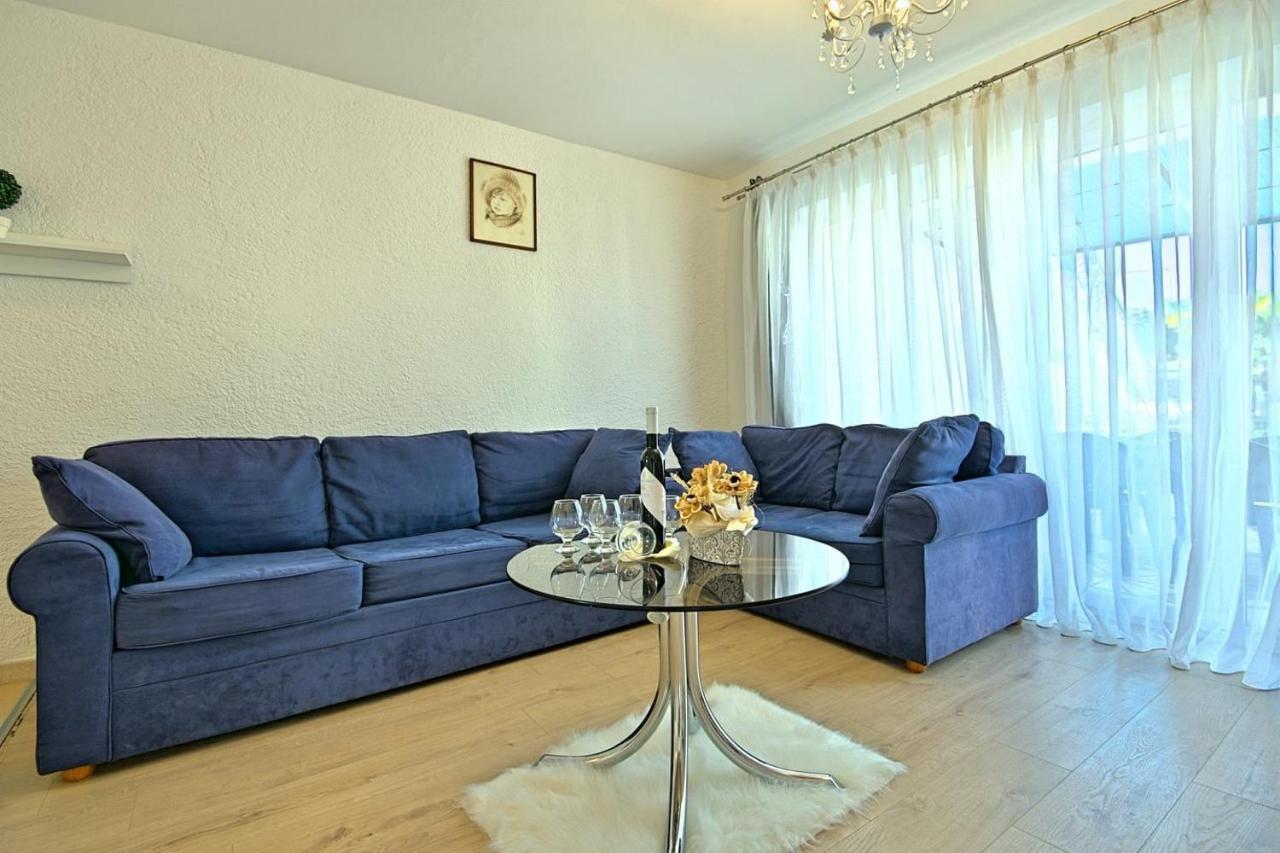 Charming Beachfront Holiday Home In Porec Bagian luar foto
