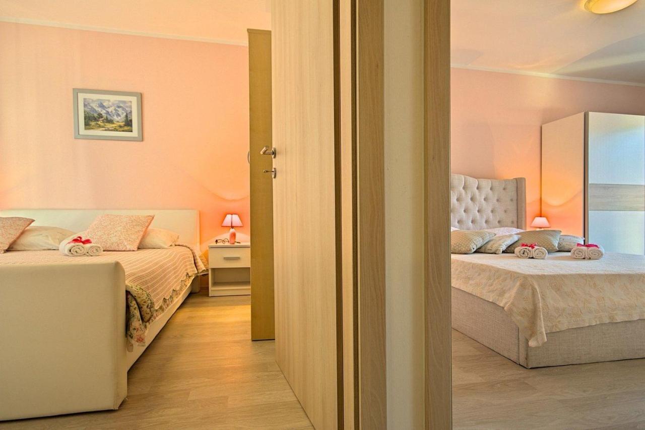 Charming Beachfront Holiday Home In Porec Bagian luar foto